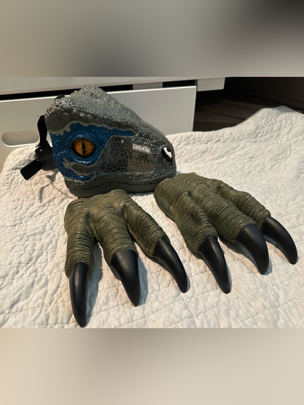 Jurassic Park Raptor Mask and Claw Costume Set
